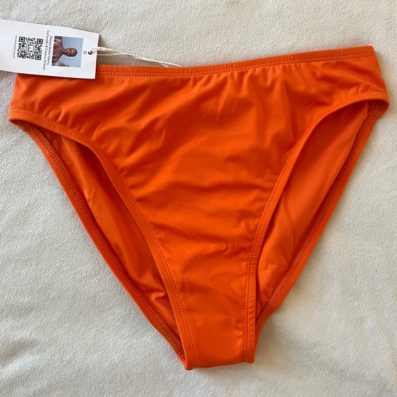 Liberty & Justice Extra High Leg Super Cheeky Bikini Bottom + Underwire Top Set - Picture 5 of 8